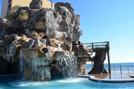 Days Inn by Wyndham Panama City Beach/Beachfront Resort