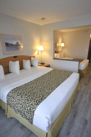 Days Inn & Suites by Wyndham Airport Albuquerque