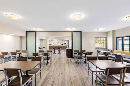Days Inn & Suites by Wyndham Mesa Near Phoenix