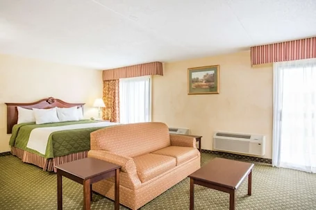 Days Inn & Suites by Wyndham Sutton Flatwoods