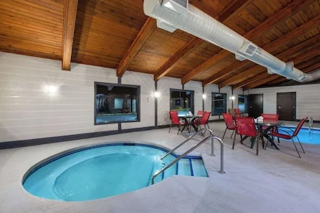 Days Inn & Suites by Wyndham Wisconsin Dells