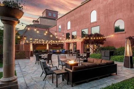 DoubleTree by Hilton Sonoma – Wine Country