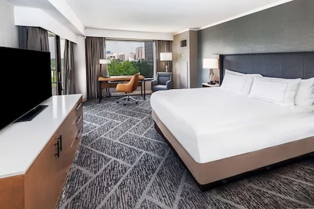 DoubleTree by Hilton Tulsa – Warren Place