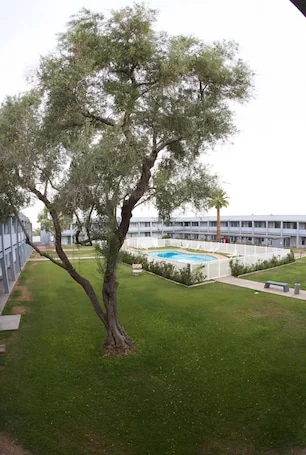 E-Z 8 Motel Phoenix Airporter