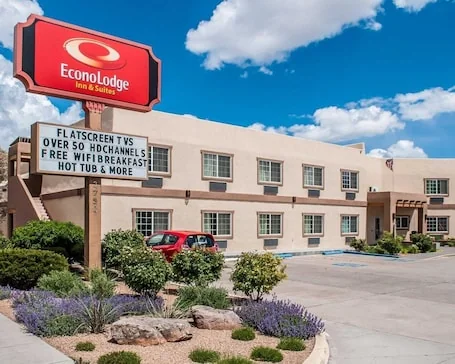 Econo Lodge Inn & Suites Santa Fe South
