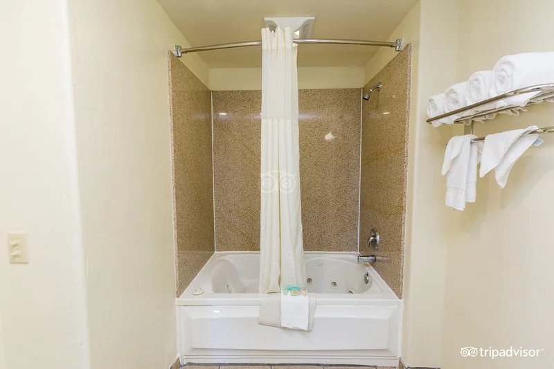 Edgewater Inn & Suites