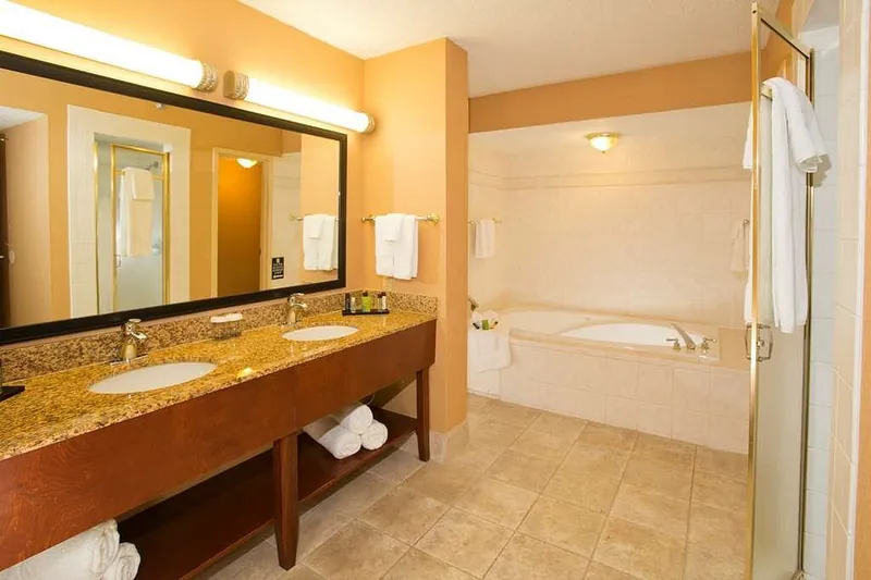 Embassy Suites by Hilton Tulsa I-44