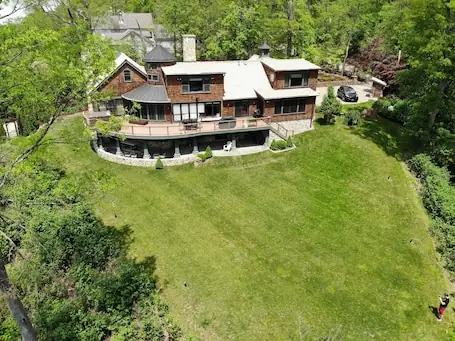 Entertainers Dream, Candlewood Lake, Hot Tub,Disco,Theatre,Music studio..more!