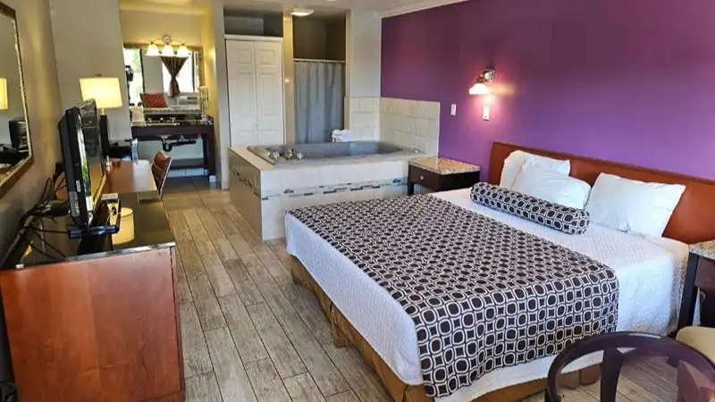 Fullerton Inn