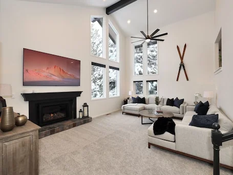 Fully renovated 4bd, 3.5 bath, sleeps 11 Condo (new hot tub, near 4 ski resorts)
