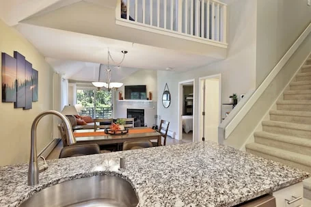 Gorgeous 2BR/2BA Woods Condo: Pool, Hot Tub, Spa/ Discounted Ski Rentals. V5