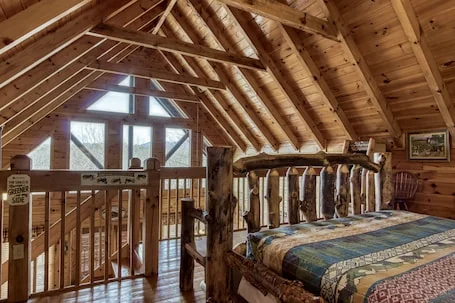 Grace Mountain 1 BR Downstairs and Large Loft w/Bedroom, 1.5 mi. from Parkway