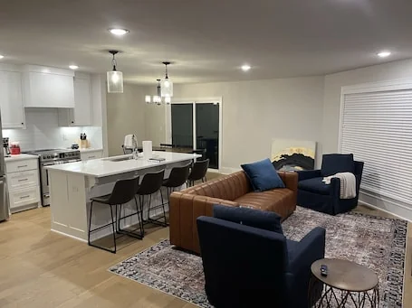 Gulley Grove Game Day – 10 minute drive to U of A/Downtown
3 beds ~ 2.5 baths