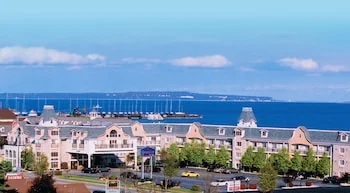 Hamilton Inn Select Beachfront Mackinaw City