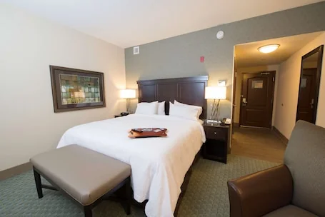 Hampton Inn & Suites Bismarck Northwest