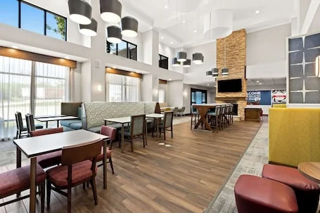 Hampton Inn & Suites Canton