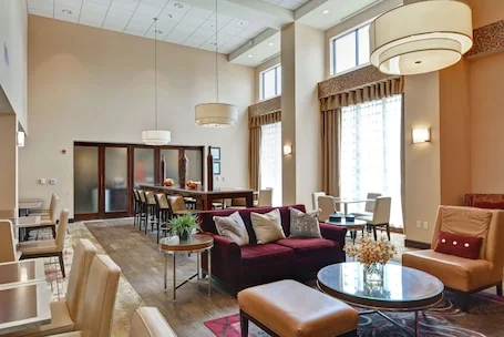 Hampton Inn & Suites Peoria at Grand Prairie, IL