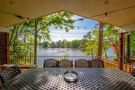 Heatherwood · Heatherwood Lodge w/ Hot Tub, Pvt Dock, Game Room.
