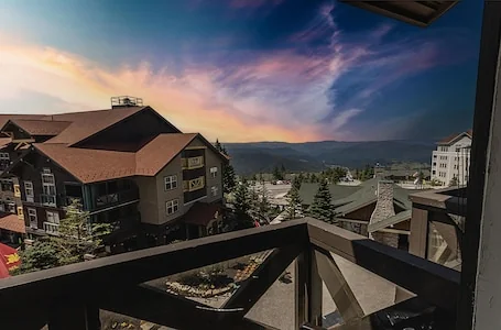 HH 414 – Village/mountain views from this Charming Village studio!