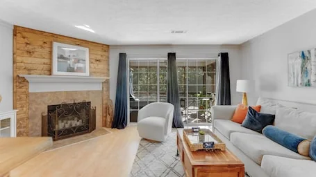 “Hole in One” Lake Martin Condo-charming near Auburn/Dadeville