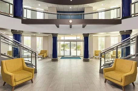 Holiday Inn Express and Suites Bakersfield Central by IHG