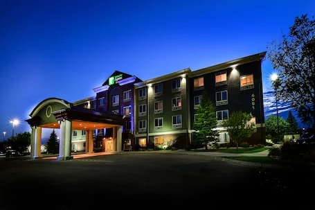 Holiday Inn Express Hotel & Suites Grand Forks by IHG