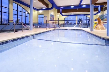 Holiday Inn Express Hotel & Suites Rogers by IHG