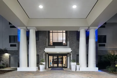 Holiday Inn Express Pensacola West – Navy Base by IHG