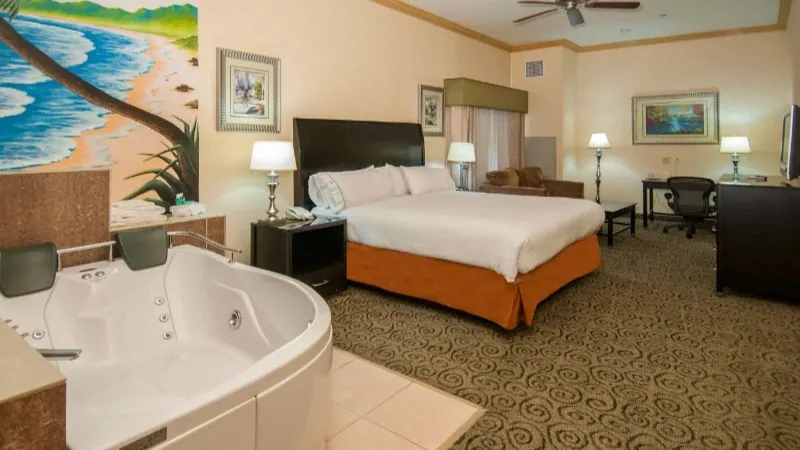 Holiday Inn Express & Suites Bakersfield Central, an IHG hotel