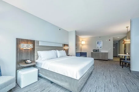 Holiday Inn Express & Suites Charleston Arpt-Conv Ctr Area