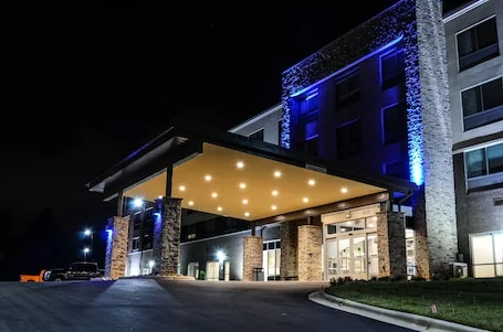 Holiday Inn Express & Suites Charlotte NE – University Area by IHG