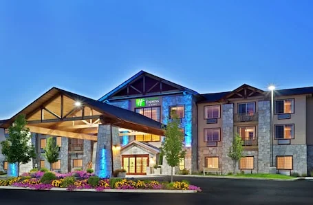 Holiday Inn Express & Suites Cheney by IHG