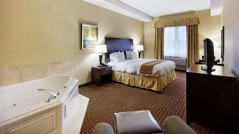 Holiday Inn Express & Suites Newport, an IHG Hotel