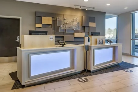 Holiday Inn Express & Suites Phoenix Dwtn – State Capitol by IHG