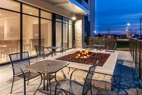 Holiday Inn Express & Suites Romeoville – Joliet North by IHG