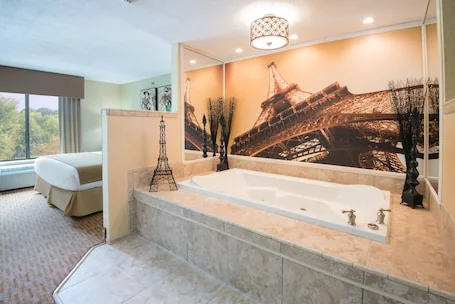 Holiday Inn Express & Suites Sharon-Hermitage by IHG