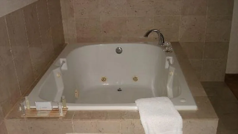 Holiday Inn Express & Suites Tacoma, an IHG Hotel