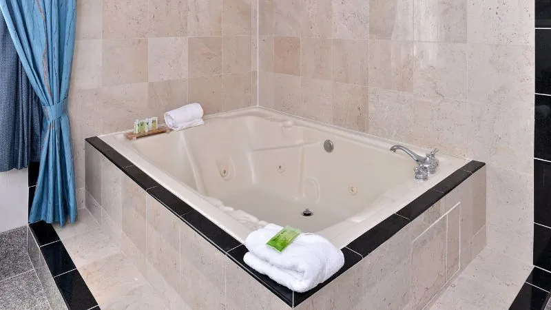 Holiday Inn Express & Suites Tacoma South – Lakewood, an IHG Hotel