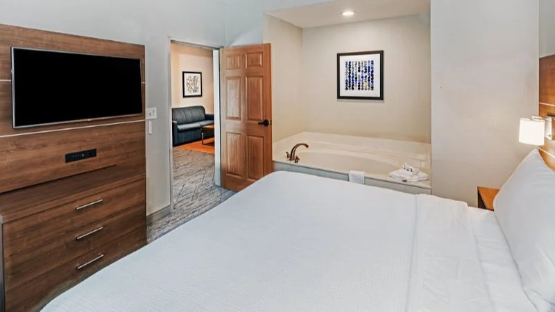 Holiday Inn Express & Suites Tulsa S Broken Arrow Hwy 51, an IHG hotel