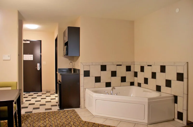 Holiday Inn Express & Suites Tulsa South Bixby, an IHG Hotel