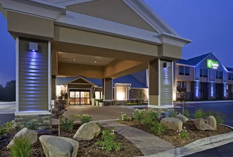 Holiday Inn Express & Suites Willmar by IHG