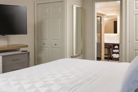Holiday Inn Salem – I-93 at Exit 2 by IHG