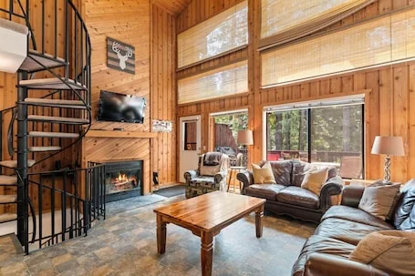 Home with Indoor/Outdoor Pool and Hot Tub Access!