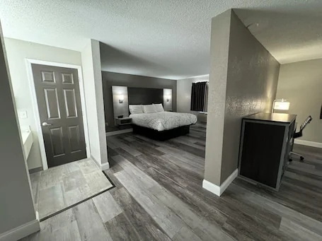 HomeTown Inn & Suites
