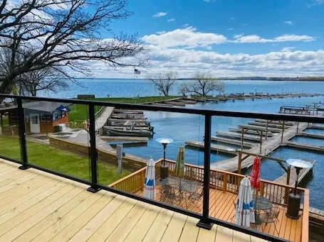 Horseshoe Bay Lodge