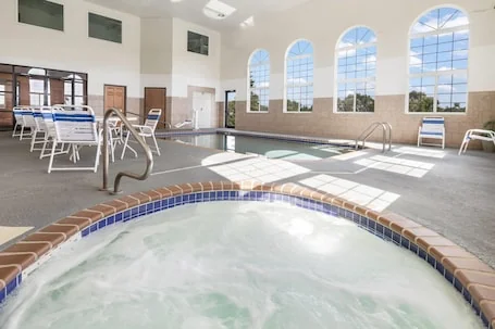 Howard Johnson Hotel & Suites by Wyndham Oacoma
