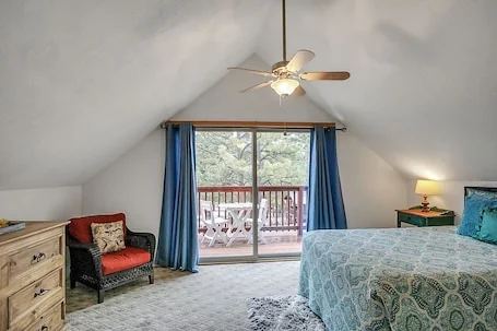 Hummingbird Haven – Charming Ruidoso Retreat 4 Bedroom Home by RedAwning