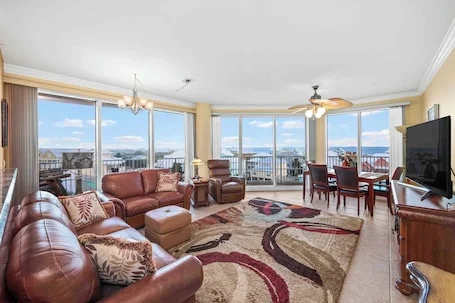 Indies 401 | 3BR/3BA Corner Condo | Sleeps 6 | Wraparound Balcony & Views
