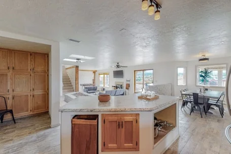 🏊‍♂️Indoor Heated Pool♨️Hot Tub♨️Sauna, Foosball🧳Sleeps 18🌄Mtn Views
