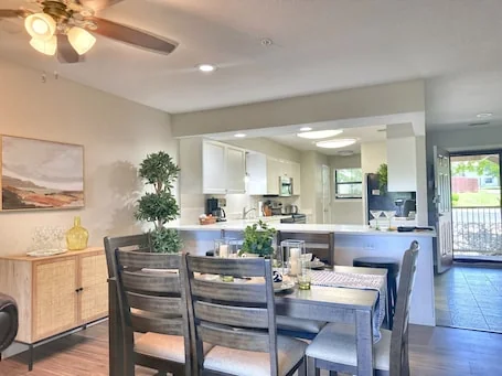 Indoor/Outdoor Pools, Hot Tub, Sauna, Walk In! Right behind Branson 76 Strip!